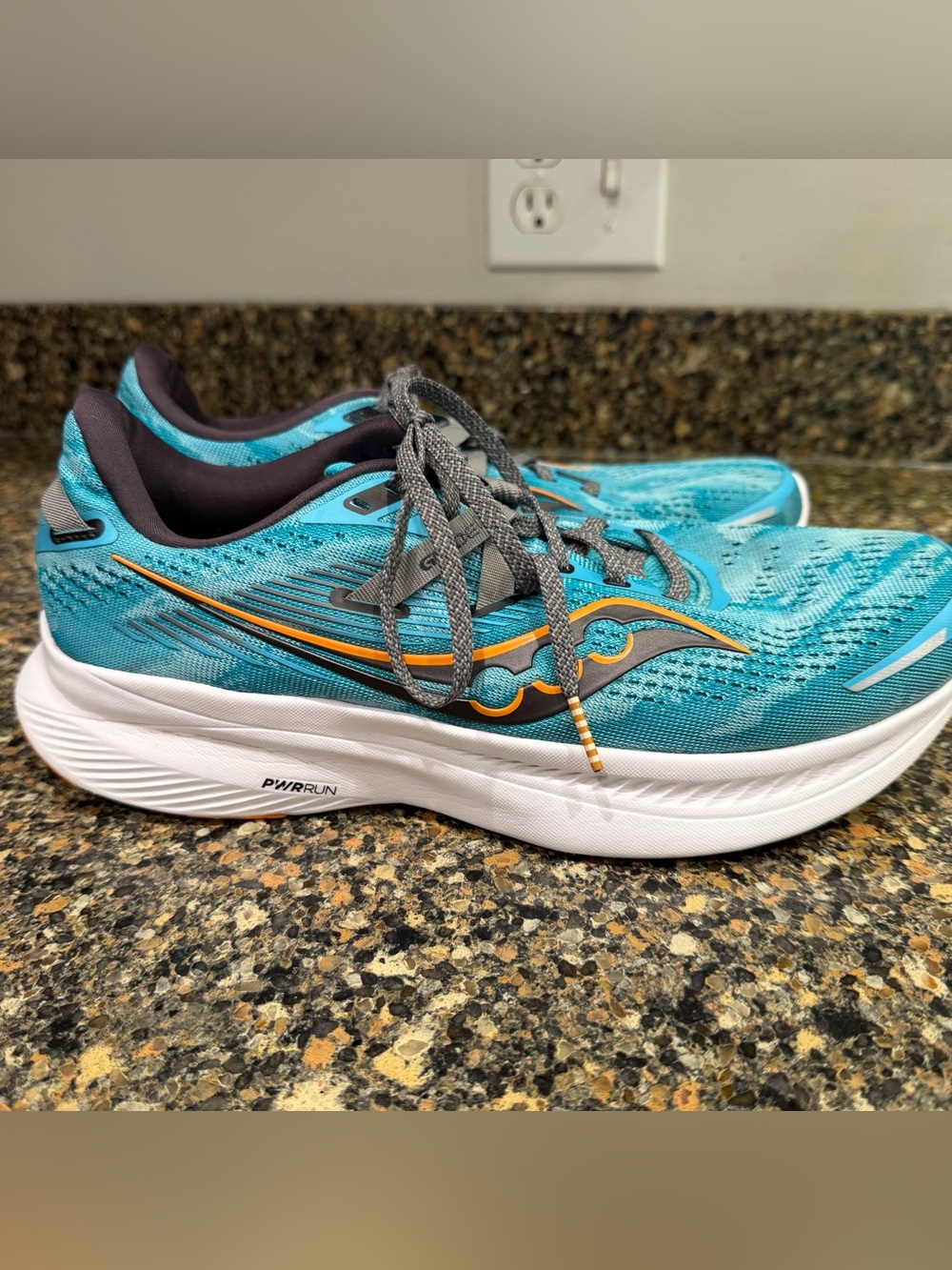 Saucony men’s size 9 Turquoise Athletic Running Shoes with Orange Accent